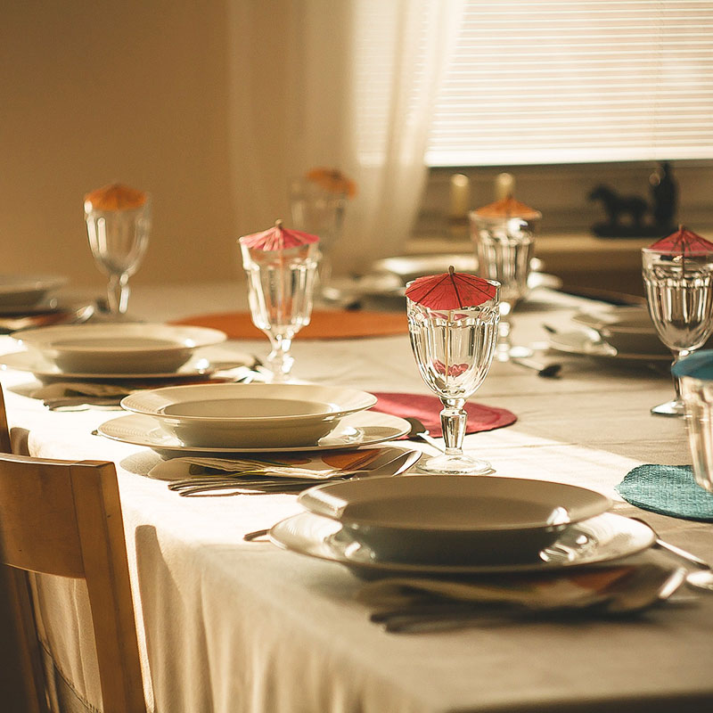 vino-per-pranzo-in-famiglia-con-i-parenti