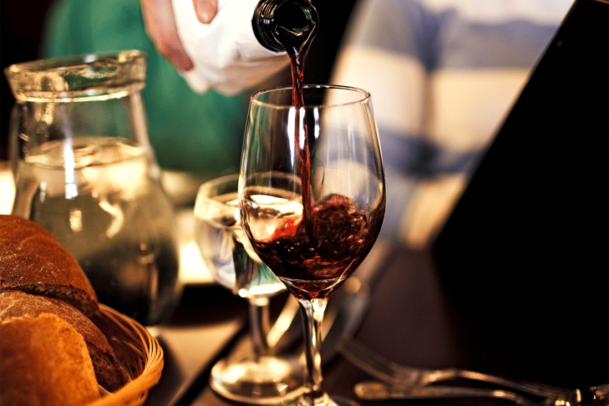 3 consigli pratici per scegliere e servire il vino a tavola